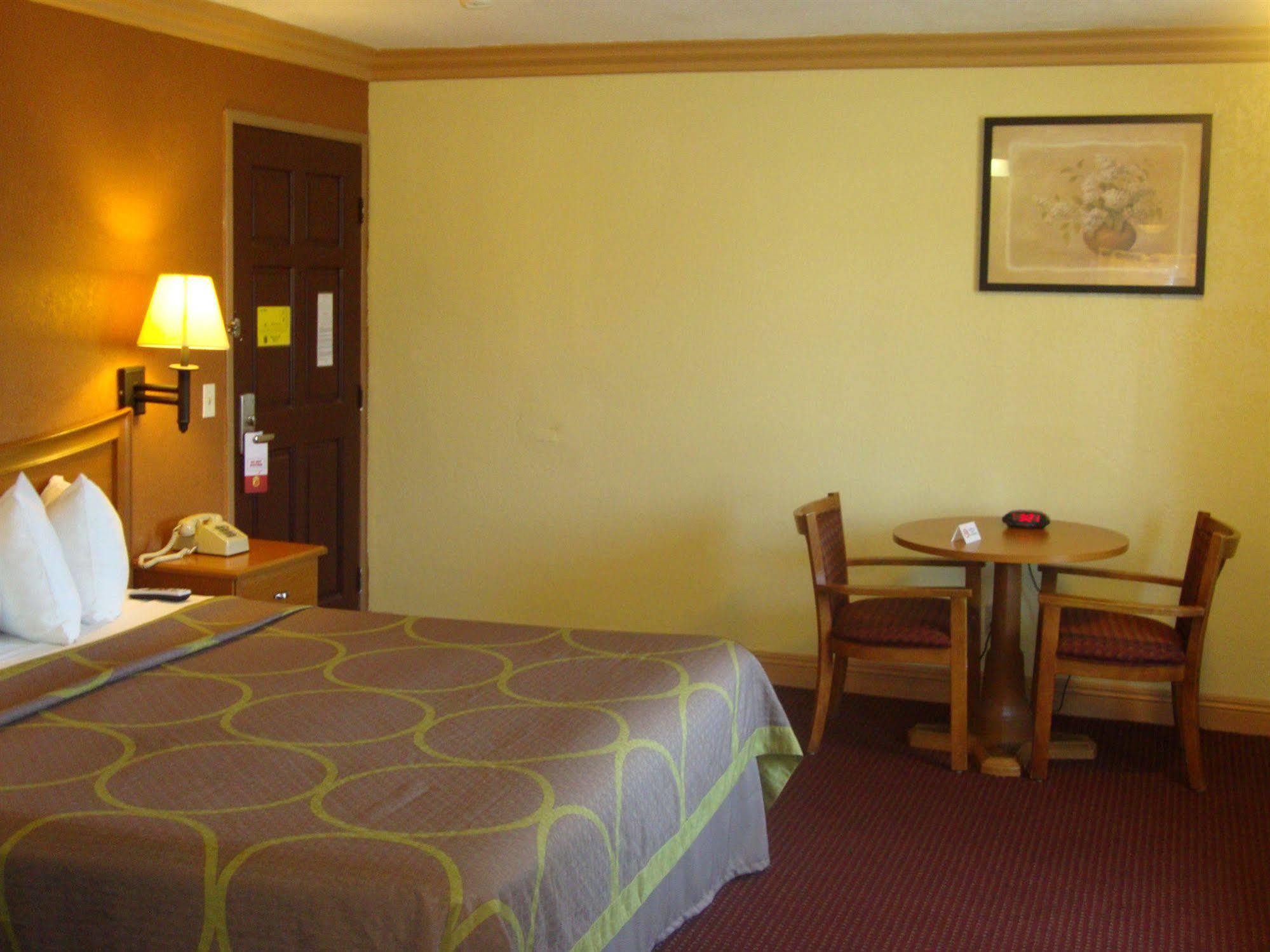 Motel Super 8 By Wyndham 2*